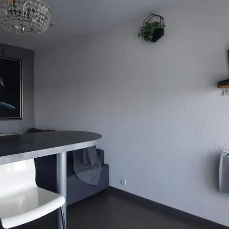 Air-conditioned Crystal With Attached Garage Апартаменти Агд