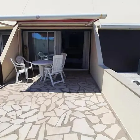 Air-conditioned Crystal With Attached Garage Апартаменти